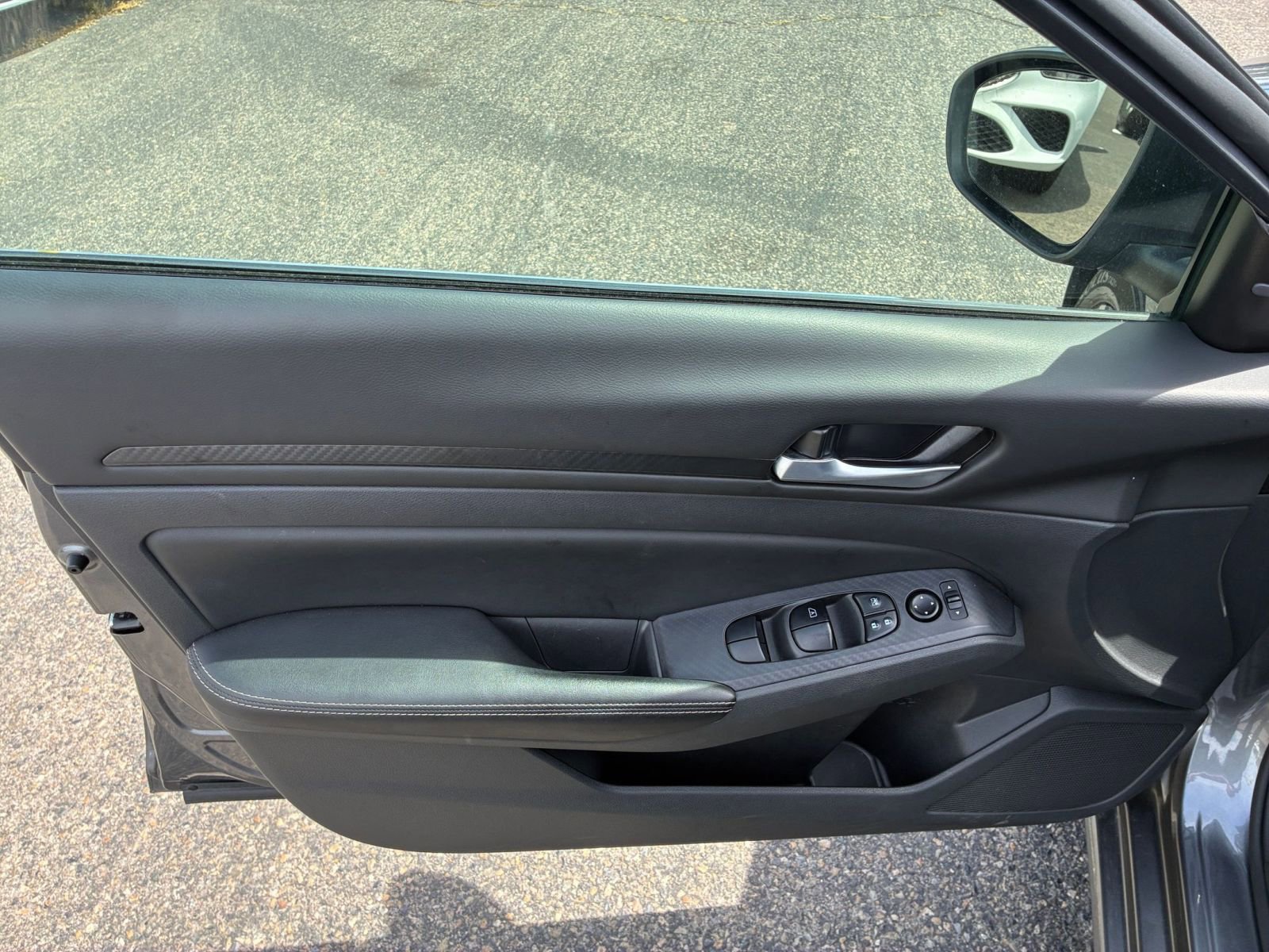 Used 2025 Nissan Altima 2.5 SV FWD image 18