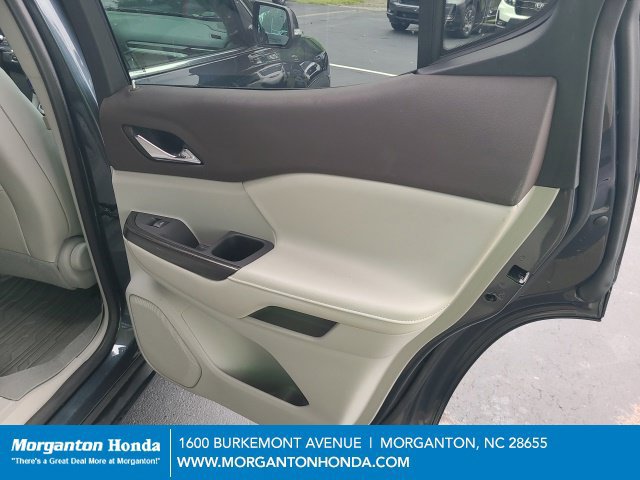 Used 2020 GMC Acadia SLT w/ LPO, Floor Liner Package FWD image 27