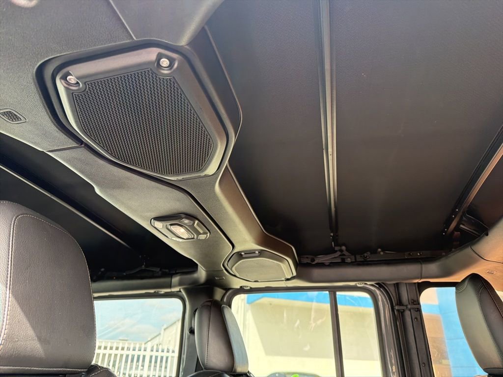 Used 2018 Jeep Wrangler Unlimited Rubicon image 13