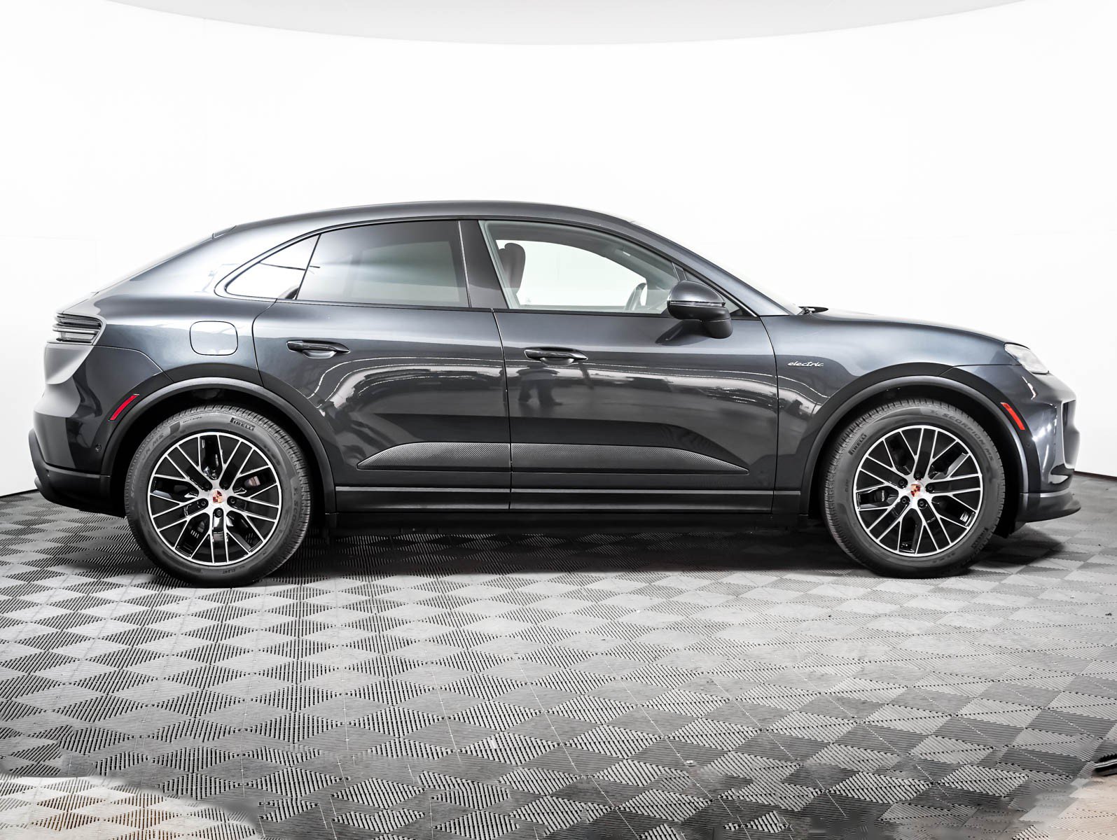 Certified 2025 Porsche Macan Electric w/ Premium Package RWD image 9