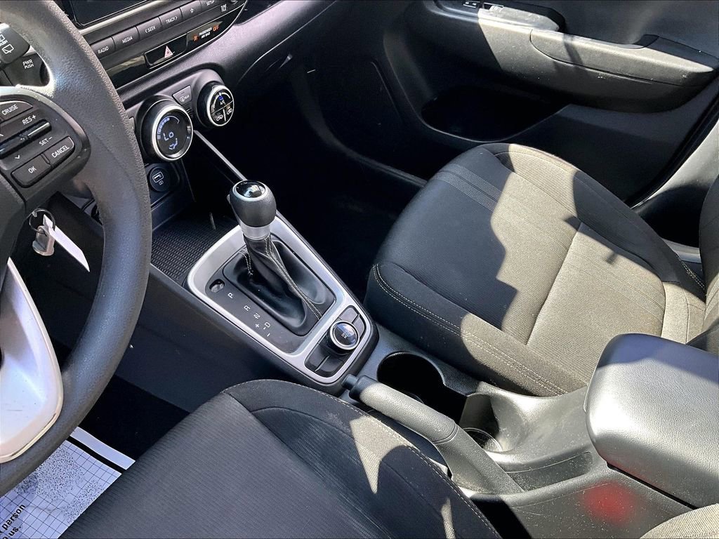 Used 2020 Hyundai Venue SEL image 12