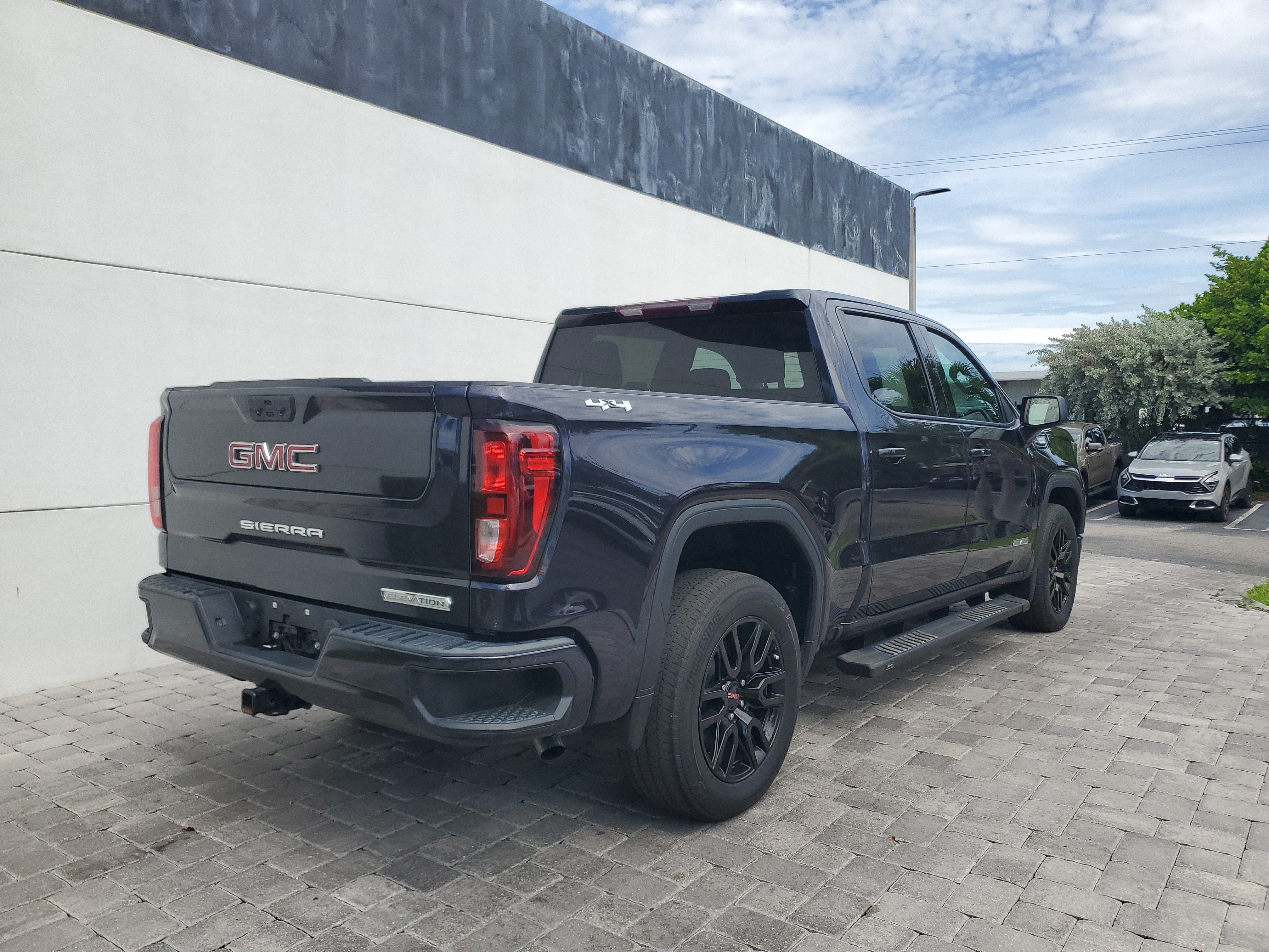 Used 2023 GMC Sierra 1500 Elevation AWD/4WD image 6