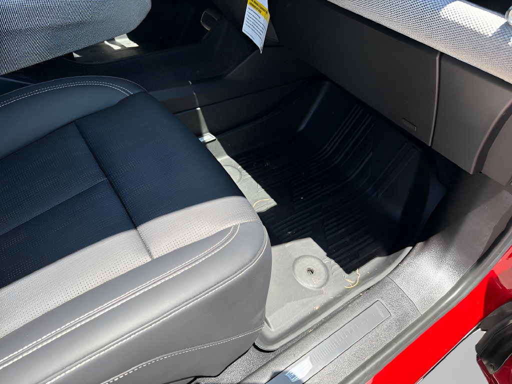 Certified 2025 Cadillac Optiq Sport 2 w/ LPO, Floor Liner Package AWD/4WD image 48