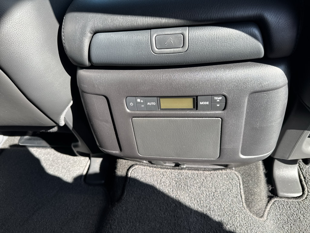 Used 2024 Nissan Armada SL w/ Captain's Chairs Package RWD image 16
