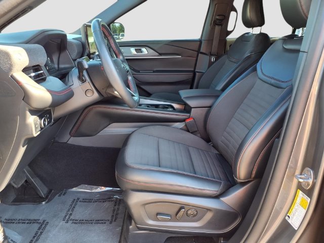 Used 2025 Ford Explorer ST-Line w/ Premium Package RWD image 4