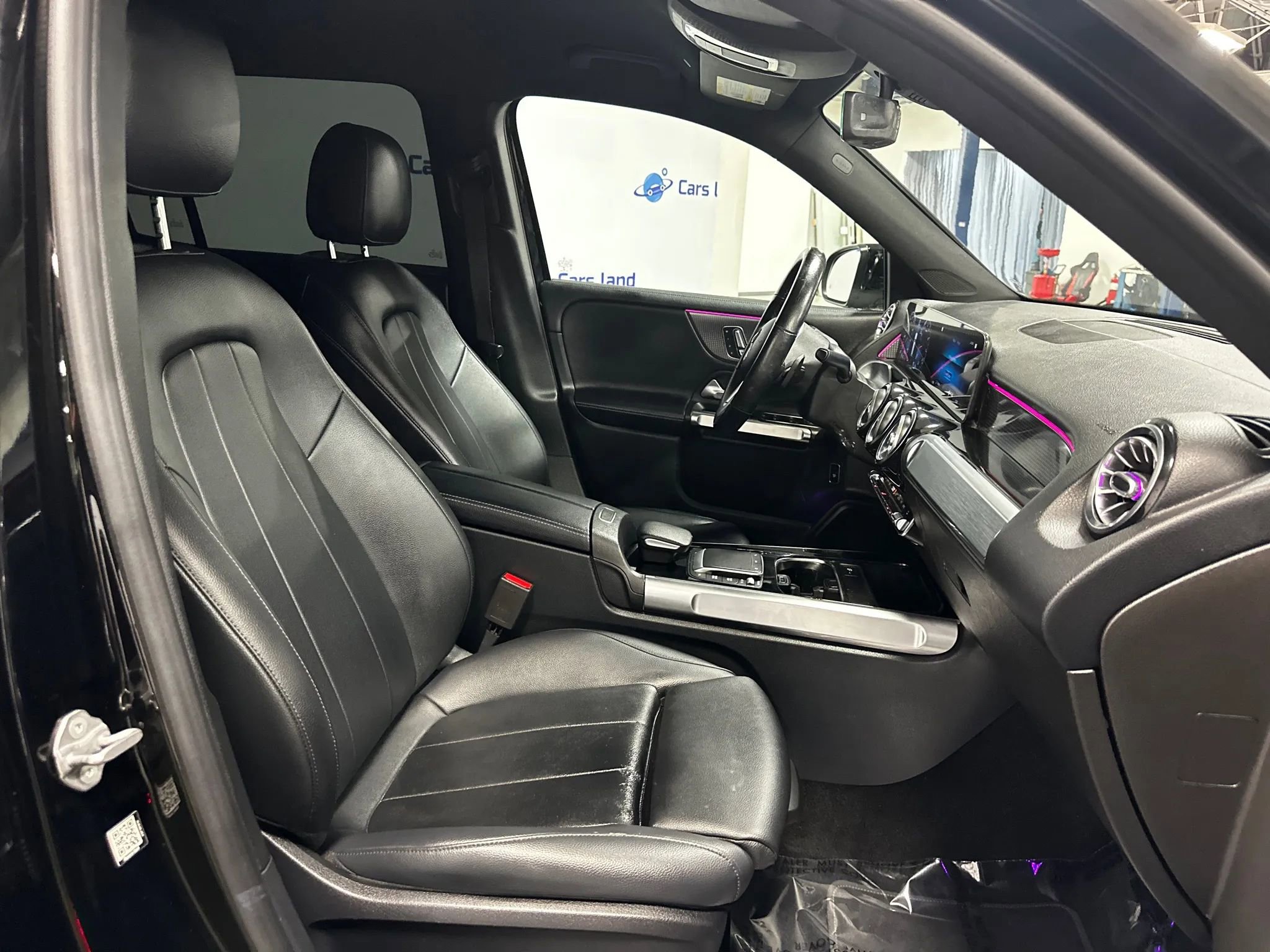 Used 2021 Mercedes-Benz GLB 250 GLB 250 Sport Utility 4D image 24