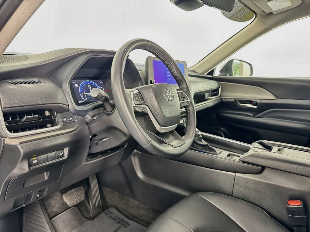 Used 2025 Toyota Grand Highlander FWD image 14