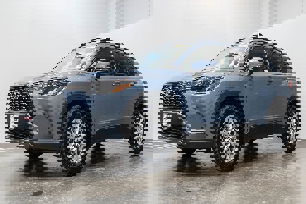 Certified 2023 Toyota Corolla Cross LE image 3
