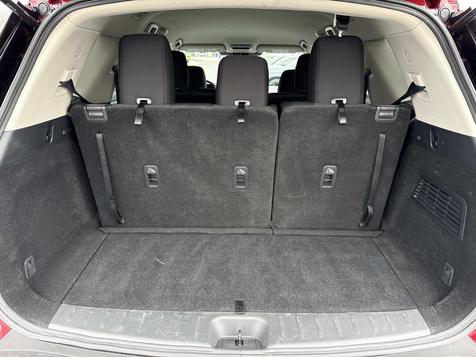 Used 2024 Nissan Pathfinder SV image 27