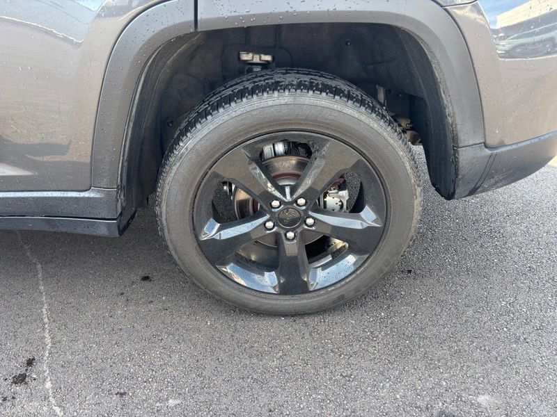 Used 2023 Jeep Grand Cherokee Altitude AWD/4WD image 14
