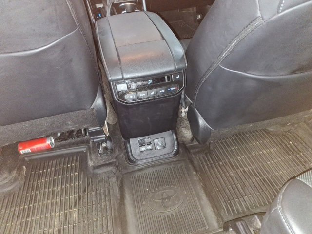 Used 2023 Toyota Highlander Platinum image 8