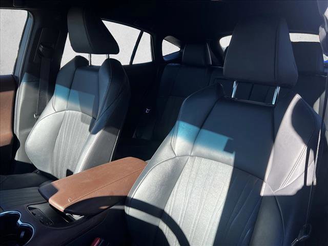 Certified 2021 Toyota Venza XLE w/ Carpet Mat Package (TMS) image 16