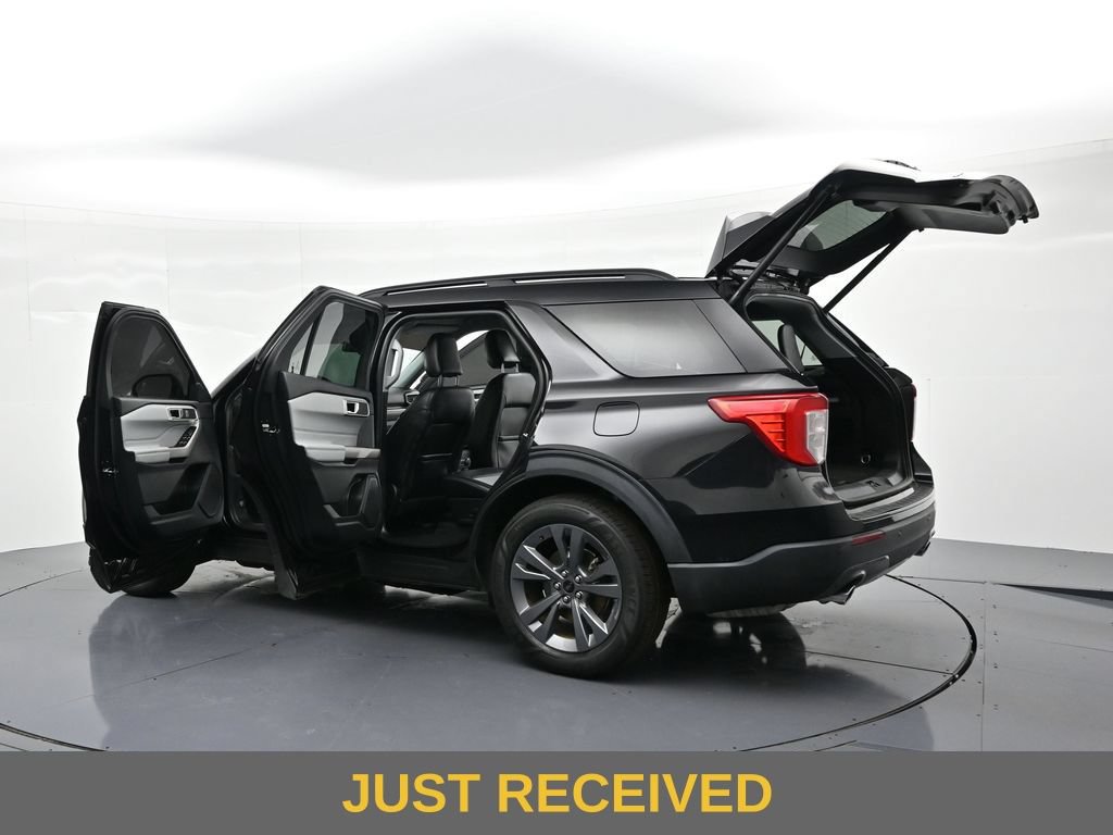 Certified 2022 Ford Explorer XLT w/ Equipment Group 202A RWD image 31