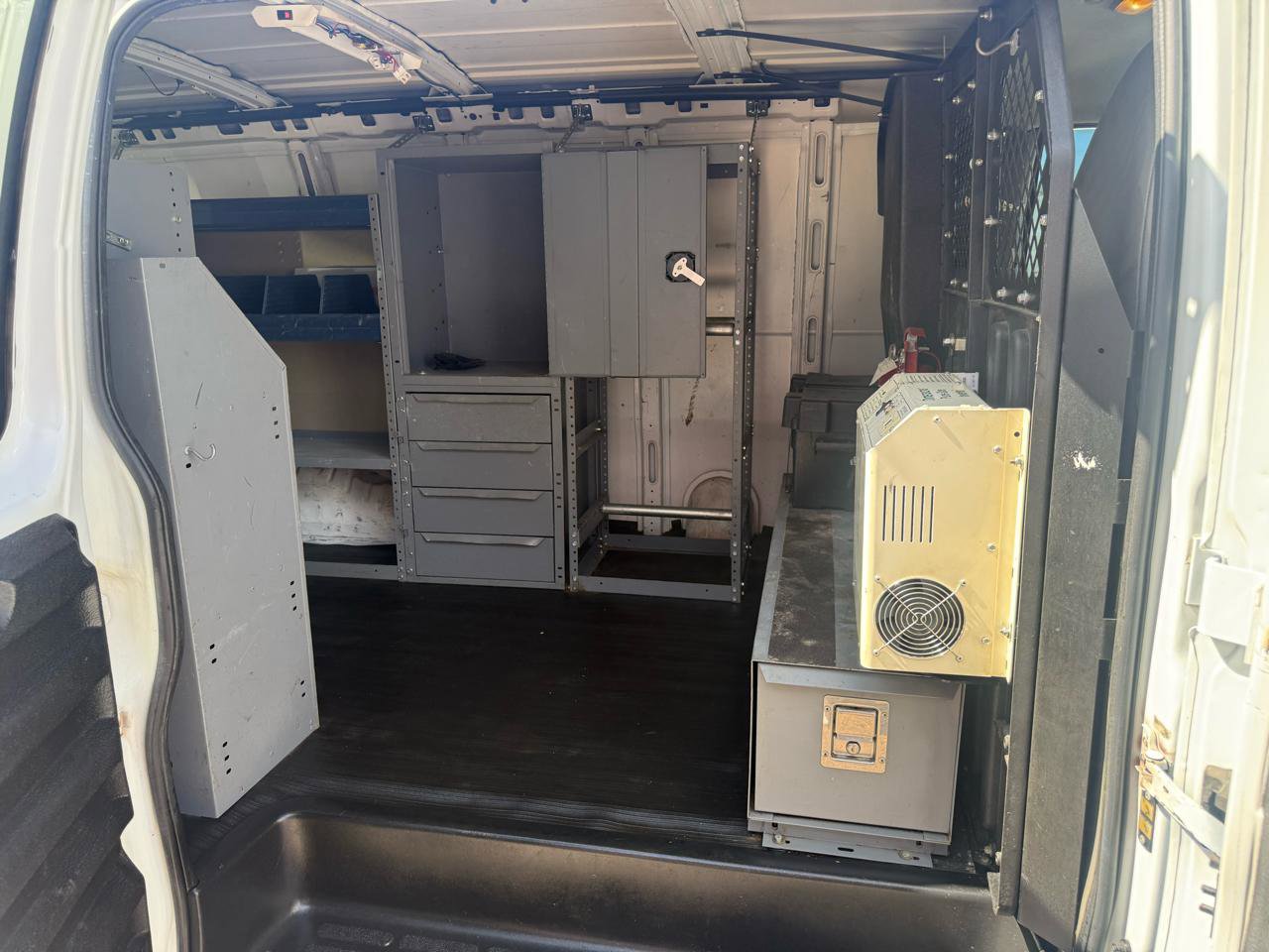 Used 2010 Chevrolet Express 2500 RWD image 22