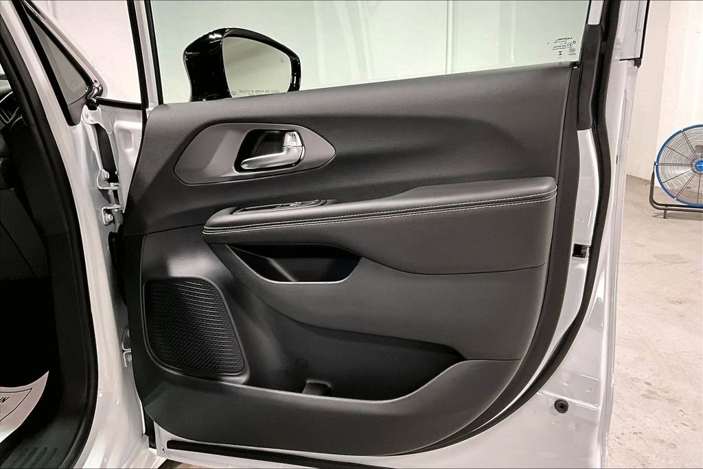 New 2026 Chrysler Voyager LX image 11