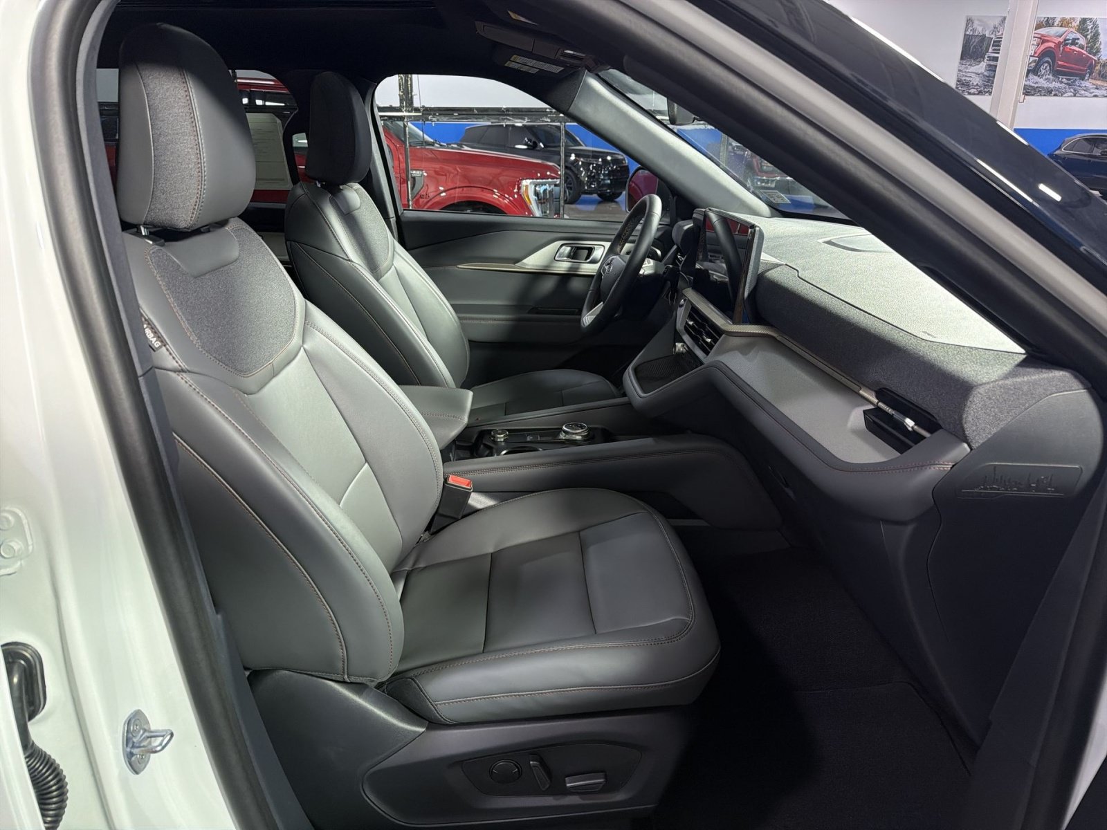 New 2027 Ford Explorer Active w/ Active Comfort Package AWD/4WD image 24