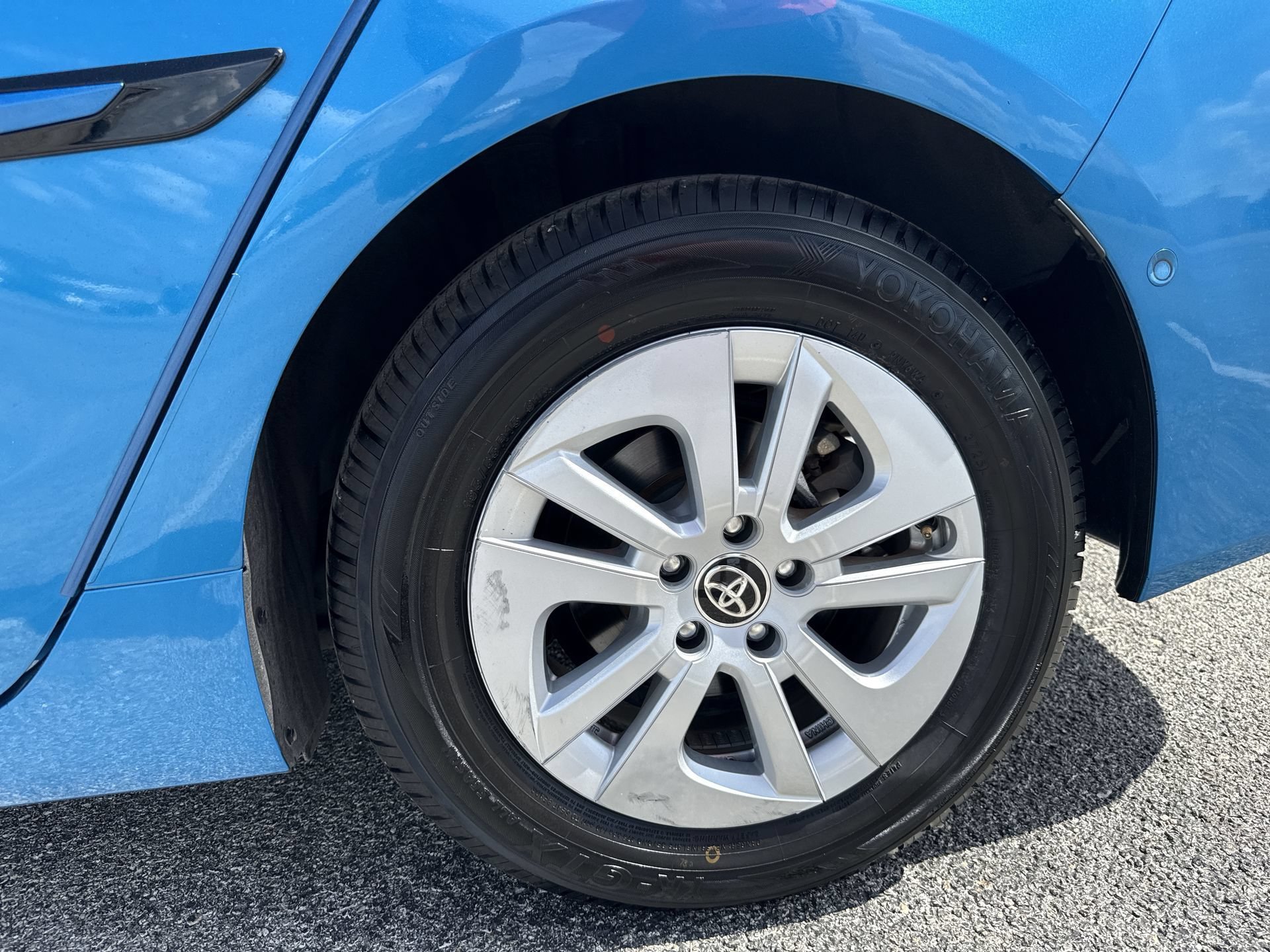 Certified 2019 Toyota Prius LE FWD image 18