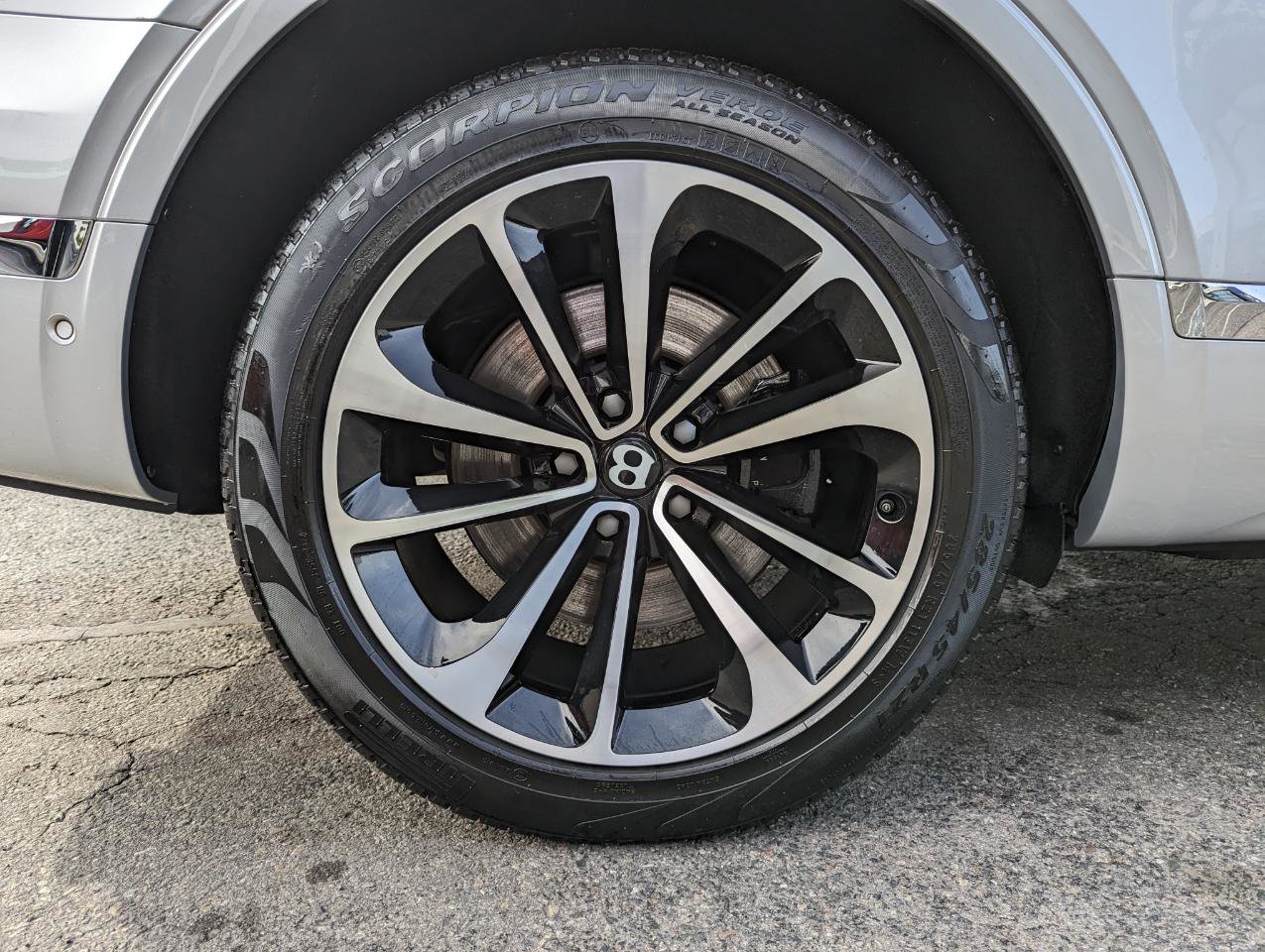 Used 2018 Bentley Bentayga Onyx Edition AWD/4WD image 53
