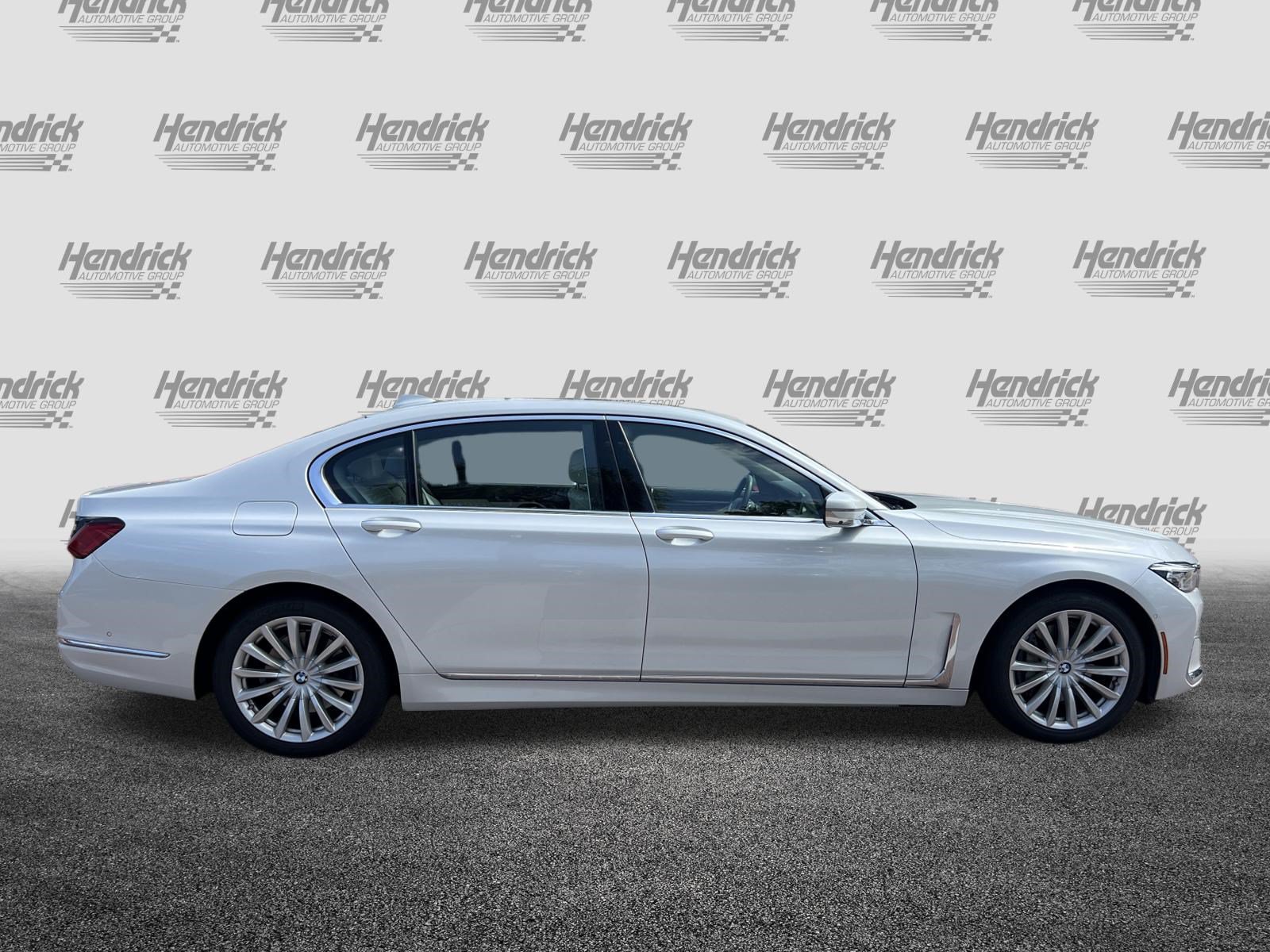 Used 2020 BMW 740i w/ Premium Package RWD image 11