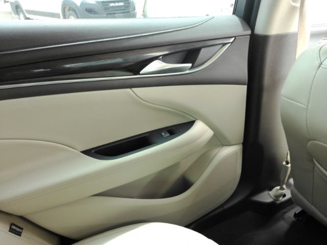 Used 2017 Buick LaCrosse Essence FWD image 31