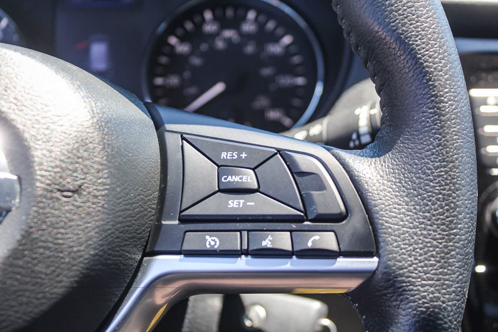 Used 2019 Nissan Rogue S w/ Special Edition Package FWD image 32