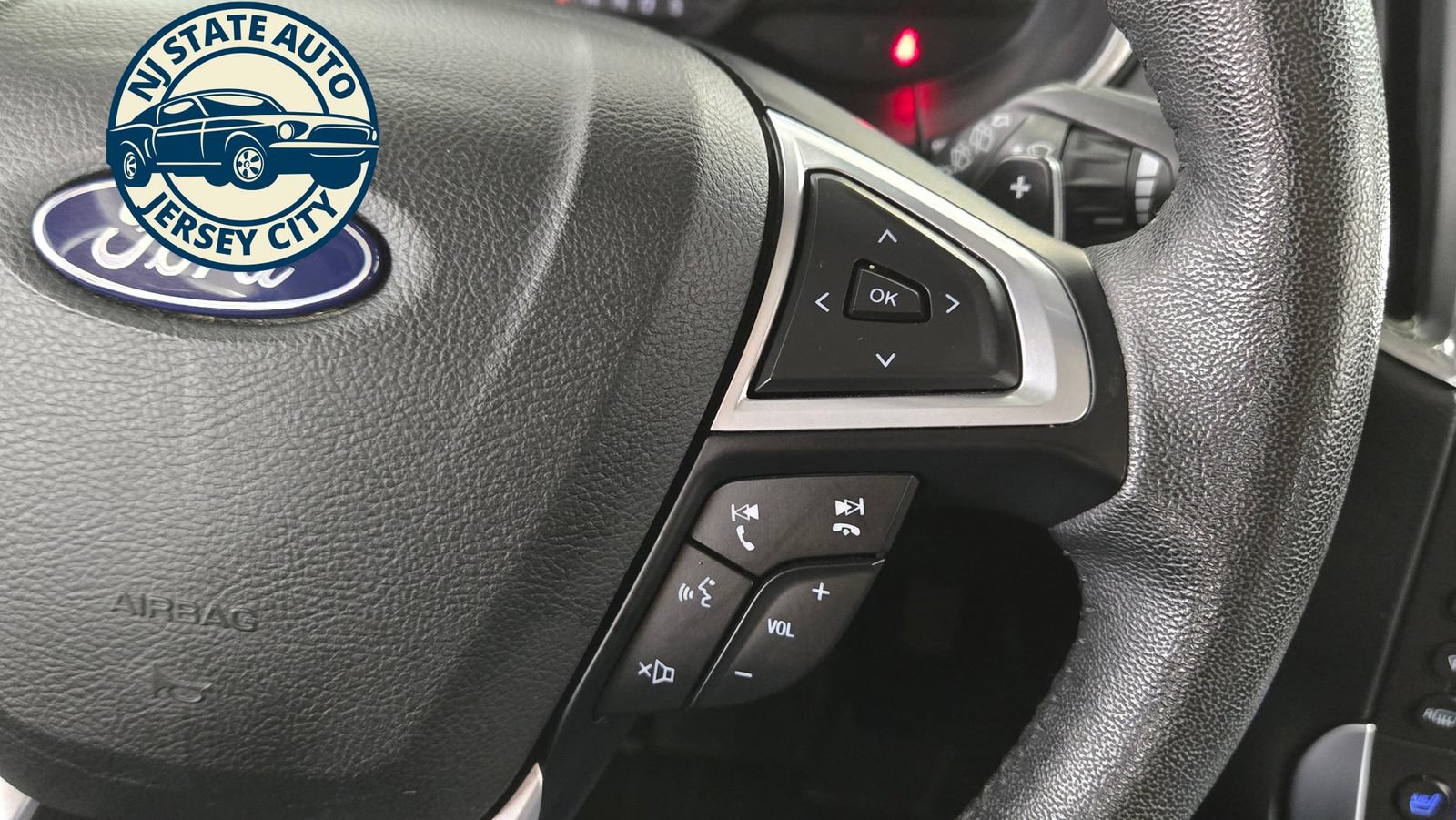 Used 2018 Ford Edge Titanium w/ Equipment Group 302A AWD/4WD image 14