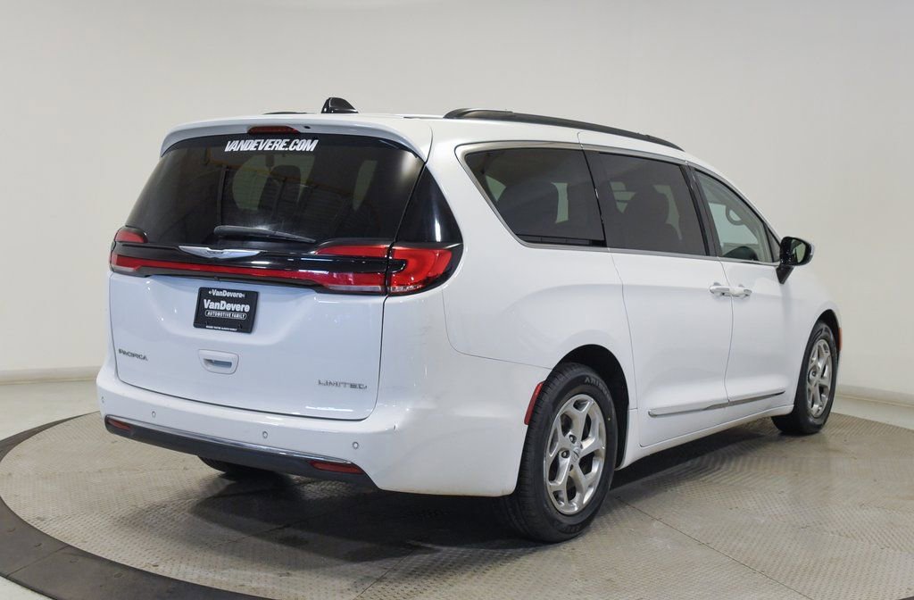 Used 2023 Chrysler Pacifica Limited image 11