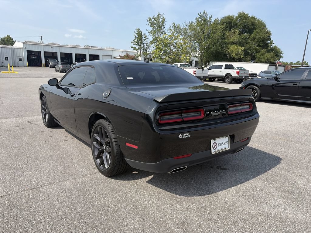 Used 2019 Dodge Challenger SXT w/ Blacktop Package RWD image 5