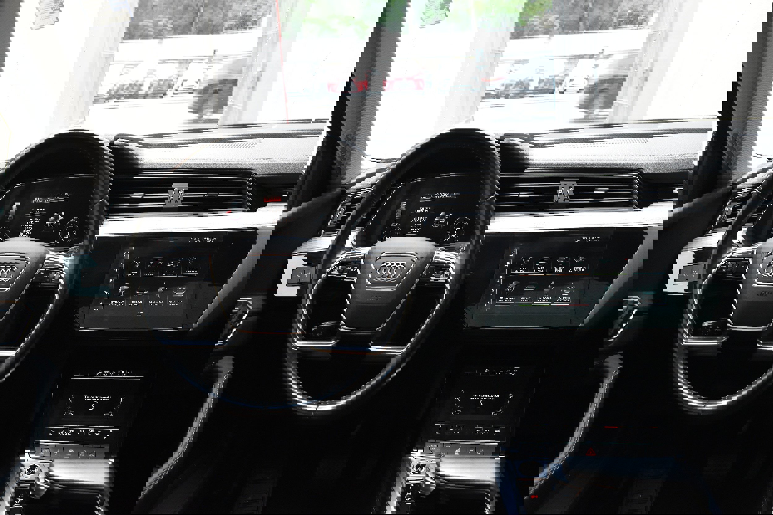 Used 2021 Audi e-tron Premium w/ Convenience Plus Package image 31