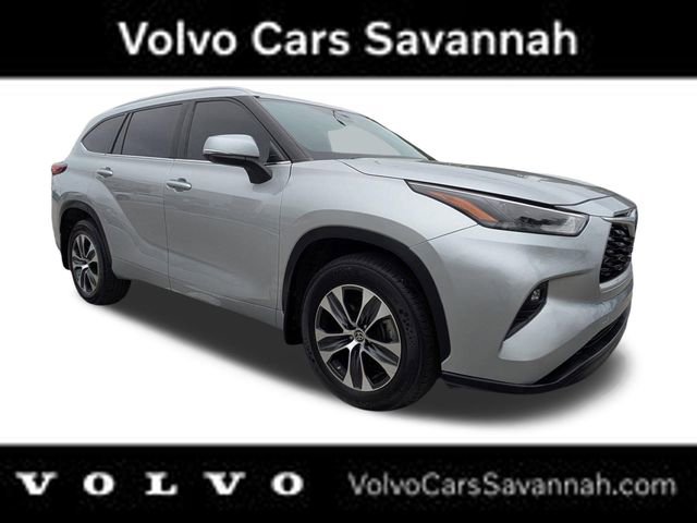 Used 2022 Toyota Highlander XLE image 2