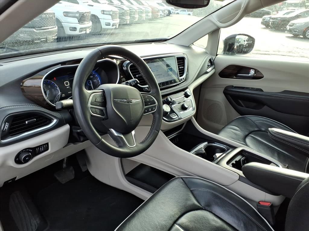 Certified 2023 Chrysler Pacifica Limited image 8