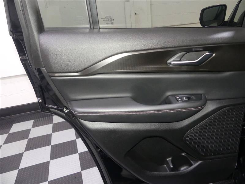 Used 2023 Jeep Grand Cherokee Laredo w/ Luxury Tech Group I AWD/4WD image 25