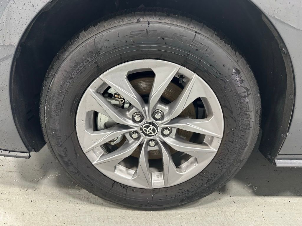 Used 2025 Toyota Sienna LE image 68