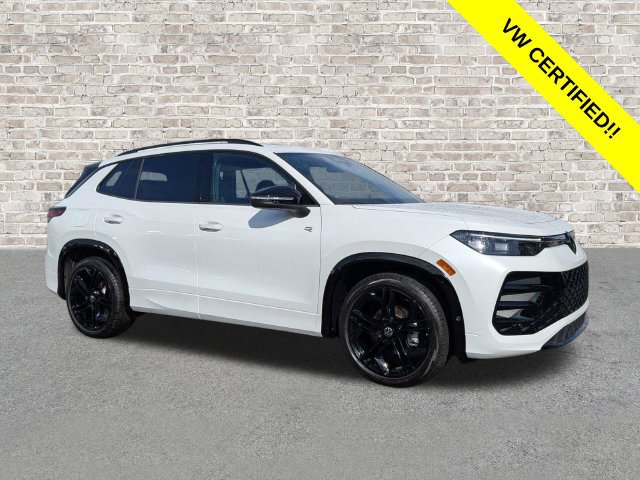 Certified 2025 Volkswagen Tiguan SE R-Line