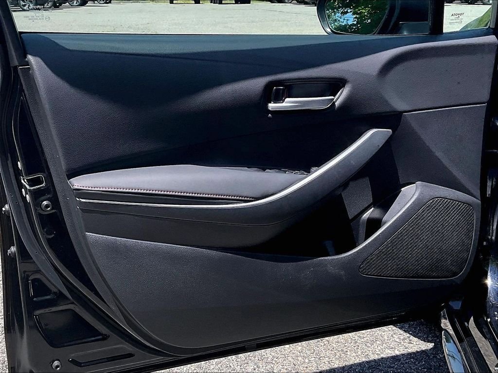 Used 2023 Toyota Corolla SE w/ Carpet Mat Package (TMS) FWD image 9