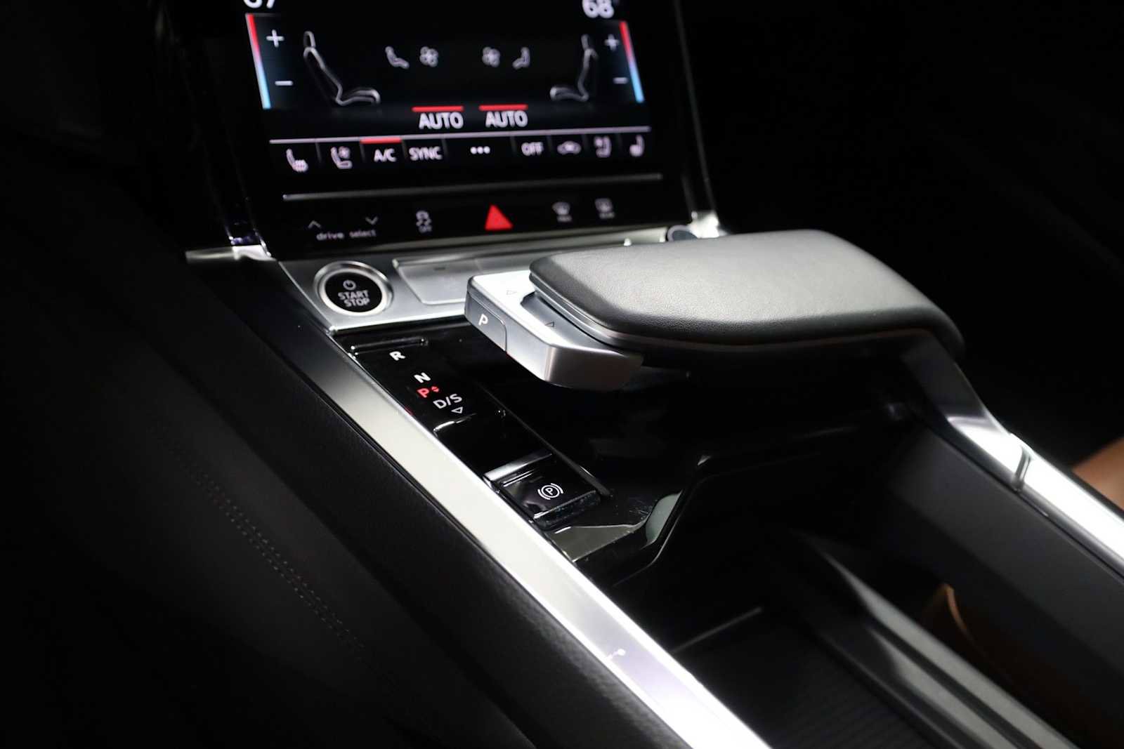 Used 2023 Audi e-tron Premium Plus w/ Premium Plus Package AWD/4WD image 27