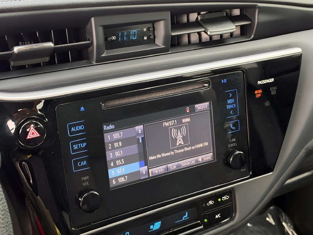 Used 2017 Toyota Corolla LE w/ Carpet Mat Package (TMS) FWD image 18