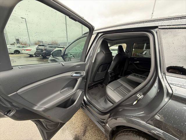 Used 2025 Audi Q6 e-tron Premium Plus AWD/4WD image 19