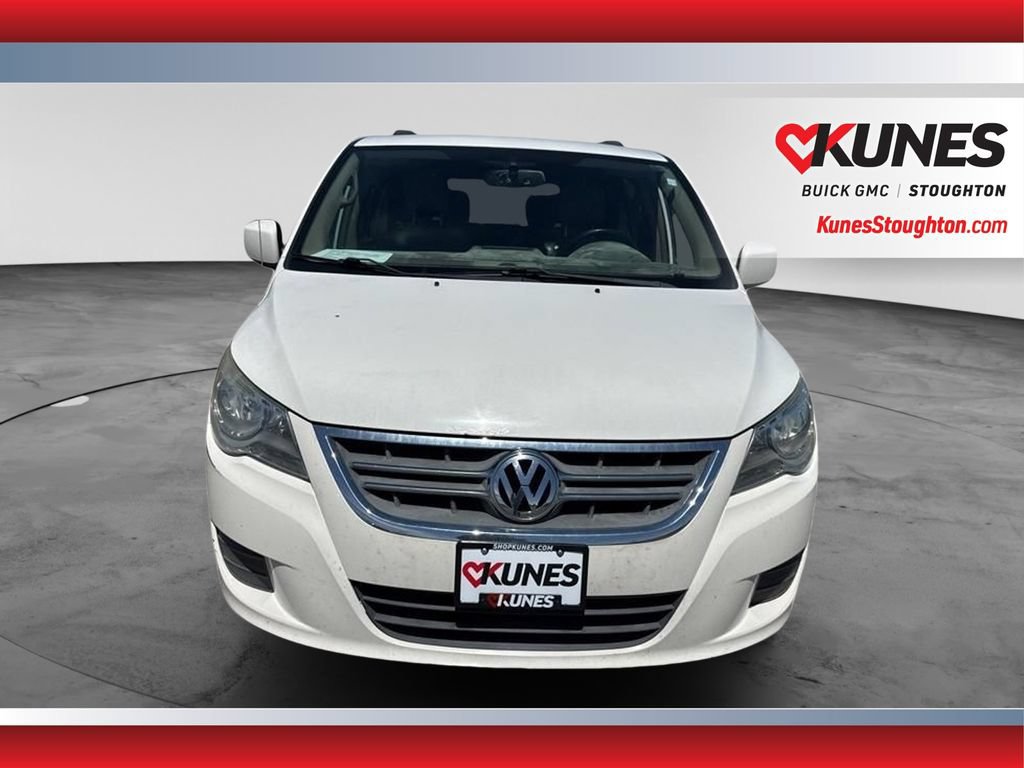 Used 2011 Volkswagen Routan SE FWD image 3