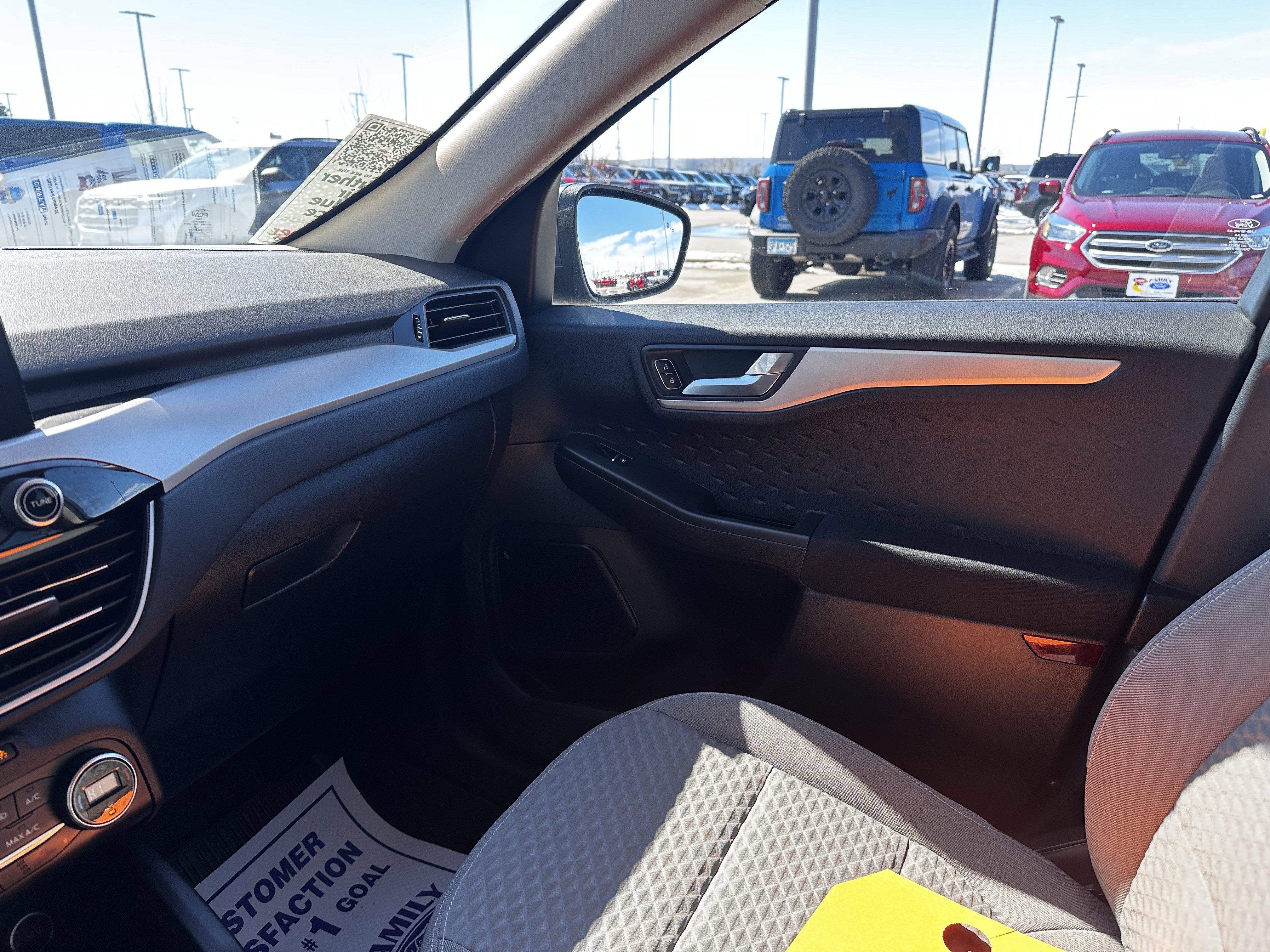 Used 2020 Ford Escape SE image 11