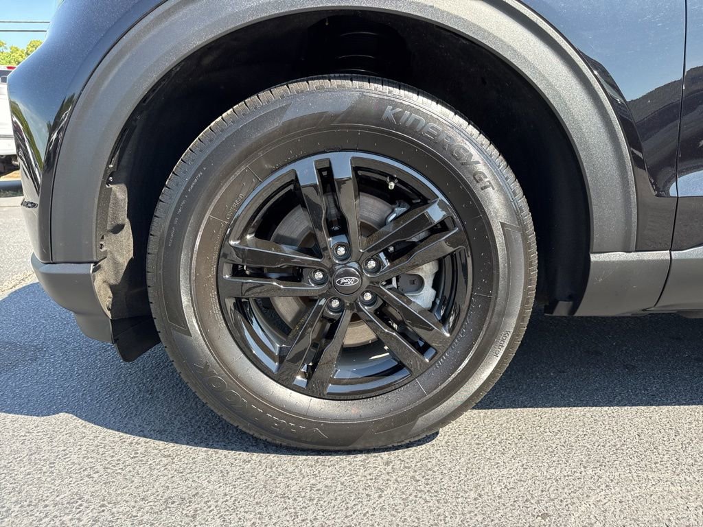 Used 2023 Ford Explorer XLT AWD/4WD image 32