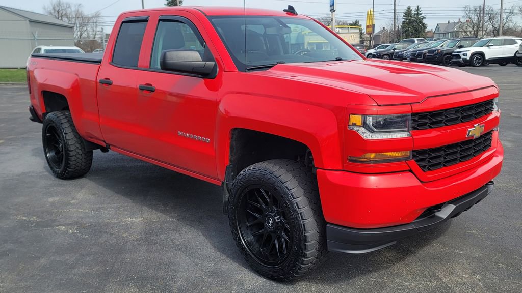 Used 2018 Chevrolet Silverado 1500 Custom w/ Custom Convenience Package image 2