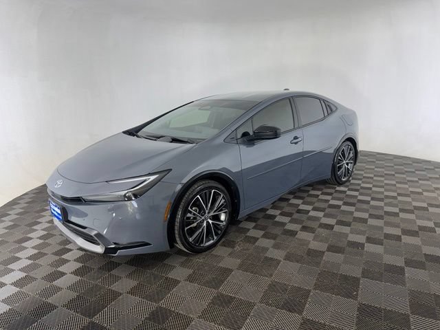 Used 2025 Toyota Prius XLE FWD image 4
