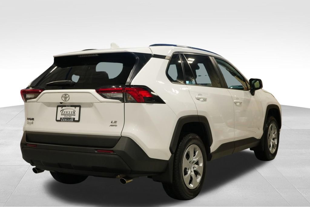 Used 2021 Toyota RAV4 LE image 4