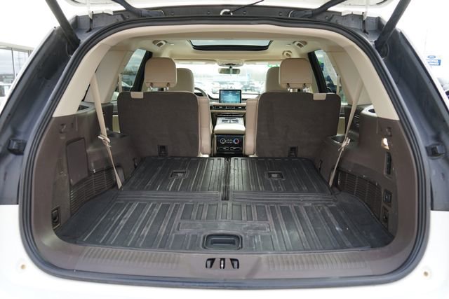 Used 2023 Lincoln Aviator AWD w/ Premium Package image 7