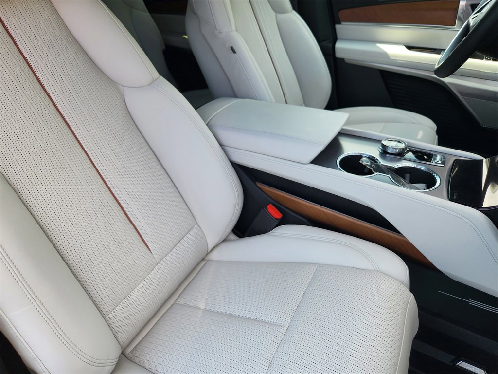 New 2026 Cadillac Vistiq Luxury w/ LPO, Floor Liner Package image 9