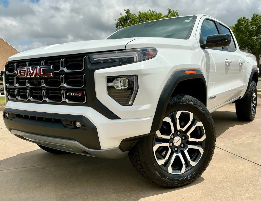 Used 2024 GMC Canyon AT4 w/ Technology Package AWD/4WD image 3