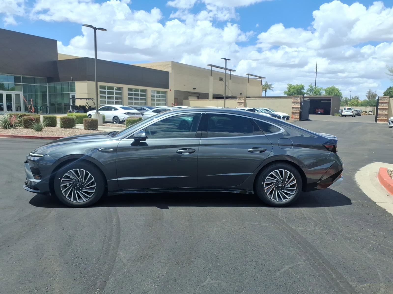 New 2026 Hyundai Sonata Limited FWD image 3