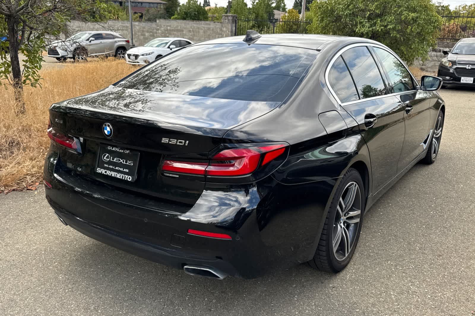 Used 2021 BMW 530i xDrive w/ Premium Package AWD/4WD image 2