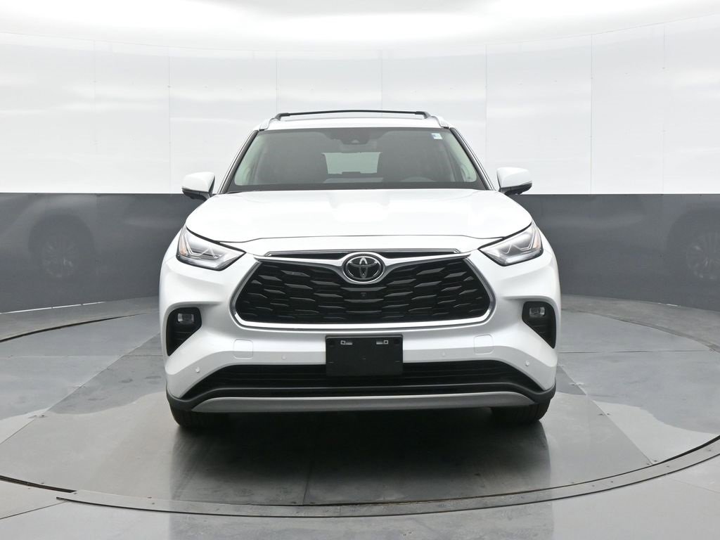 Certified 2025 Toyota Highlander Platinum image 2